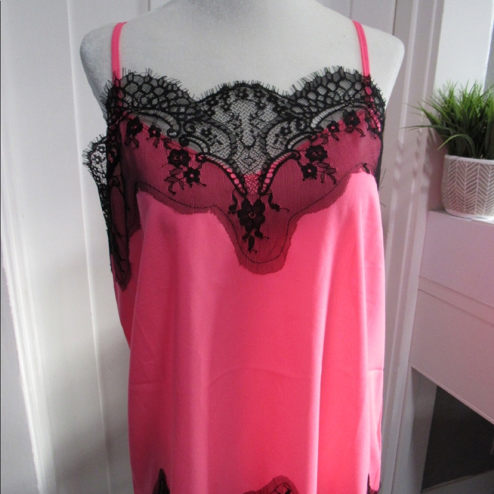 Lace cami neon pink 💓 new with out tags !